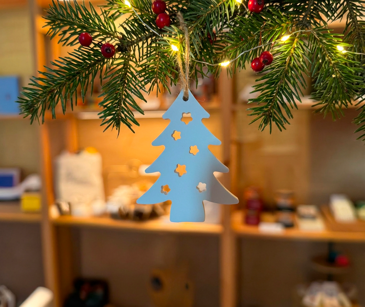 Weihnachten: Anhänger (Sterne, Tannenbäume und Engelsflügel)